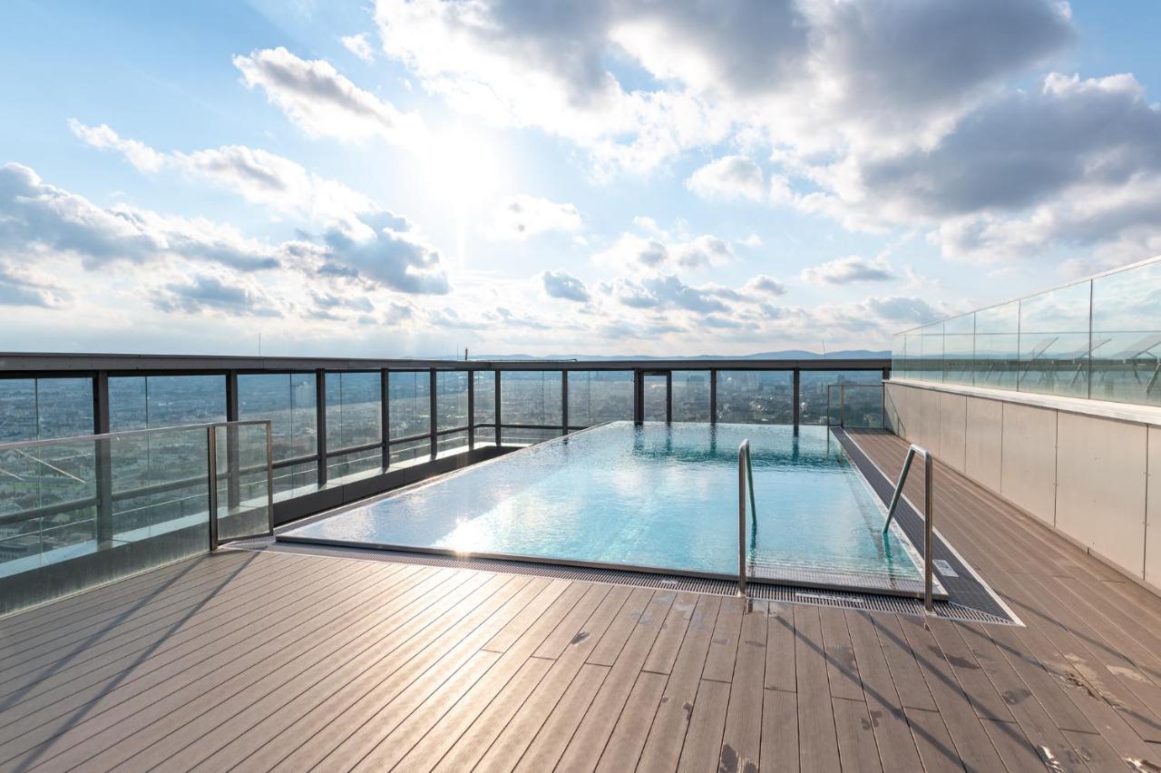 Appartement Over The Roofs Of *
